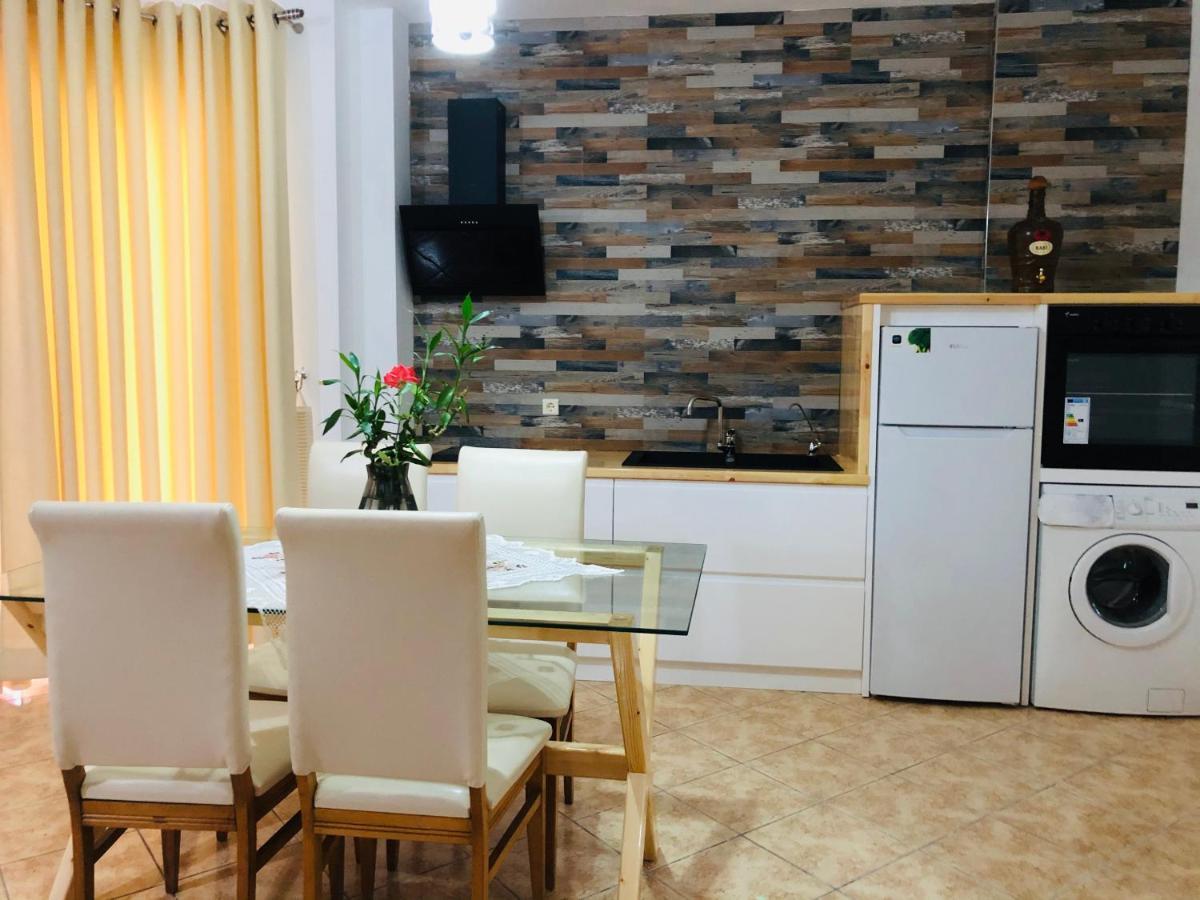 Flora Apartments Sarandë エクステリア 写真