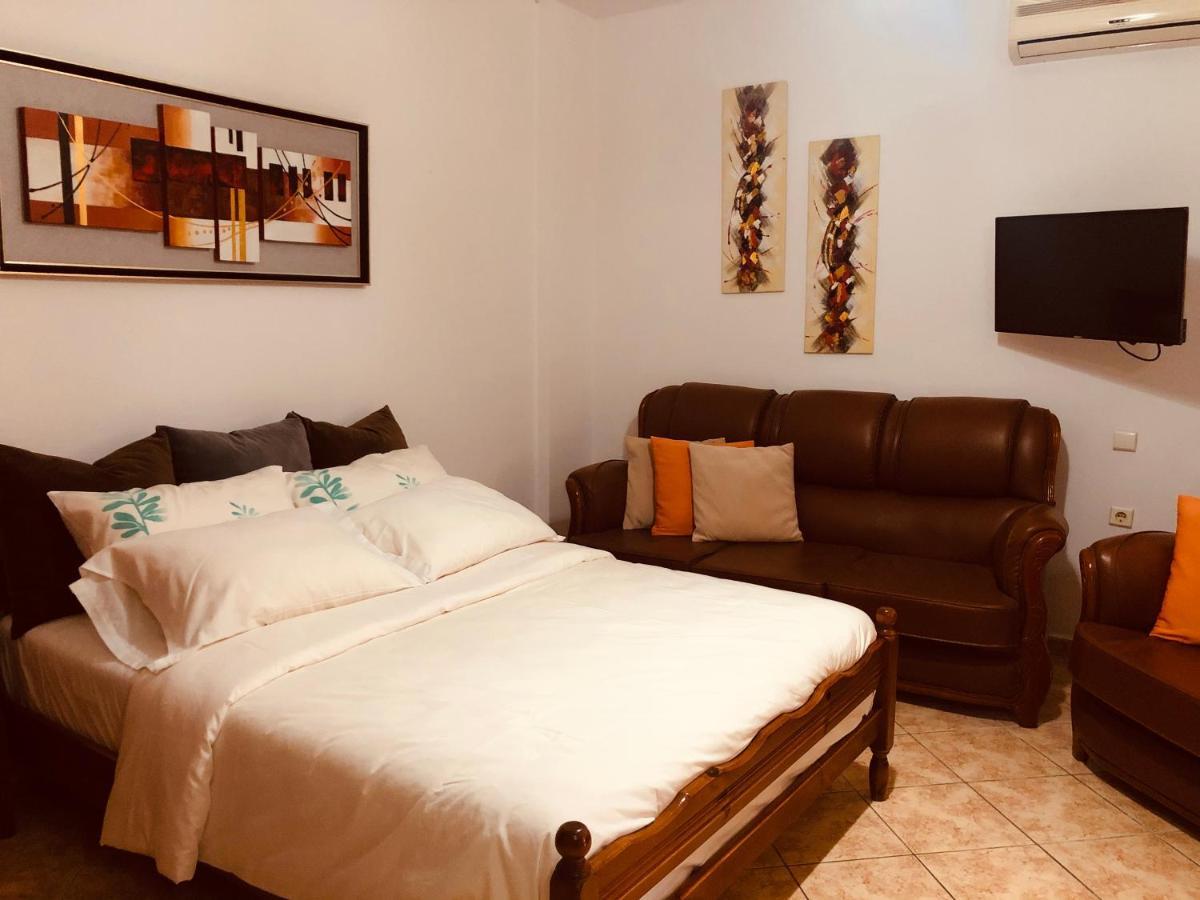Flora Apartments Sarandë エクステリア 写真