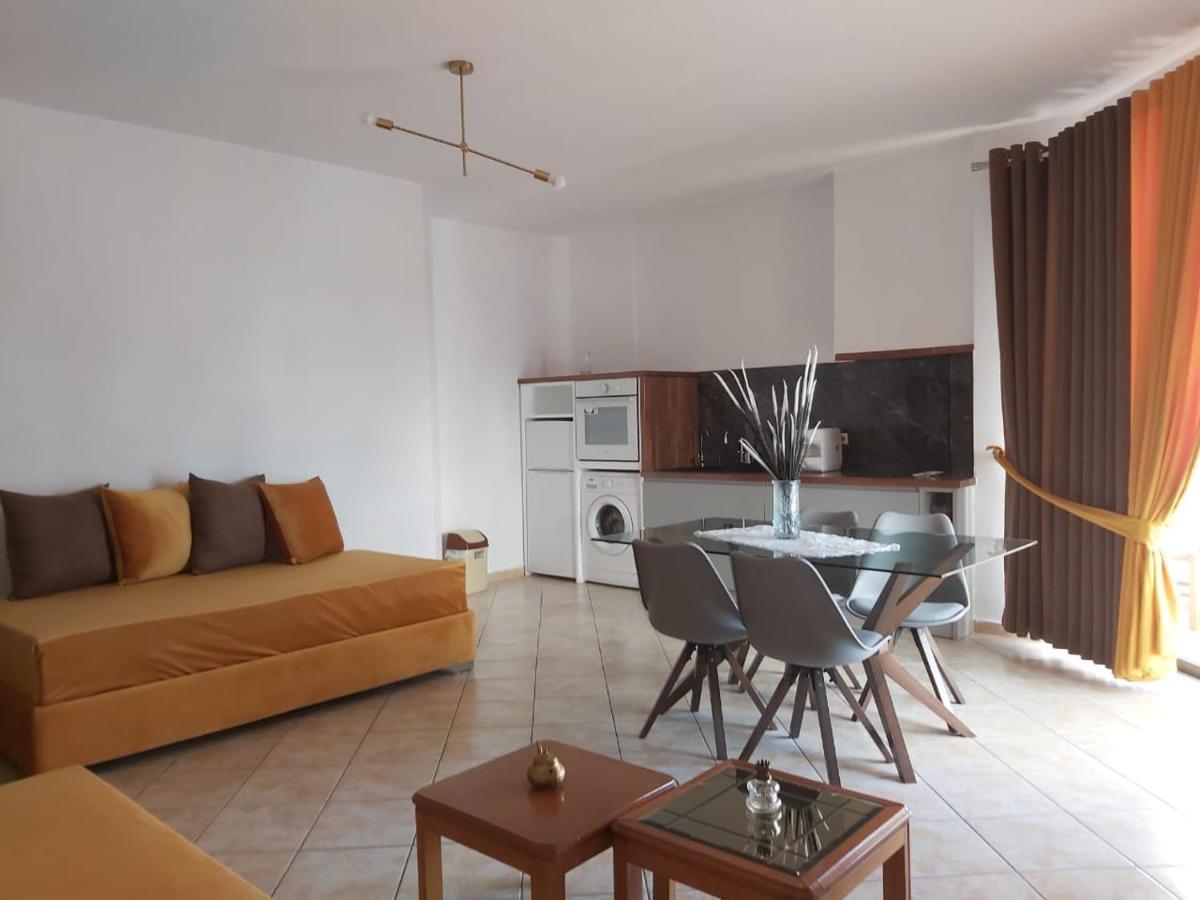 Flora Apartments Sarandë エクステリア 写真