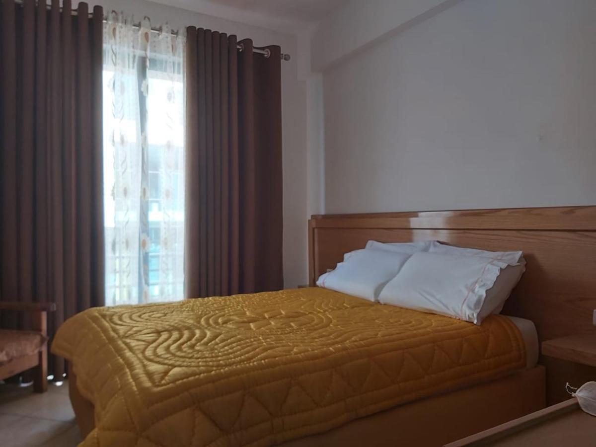 Flora Apartments Sarandë エクステリア 写真