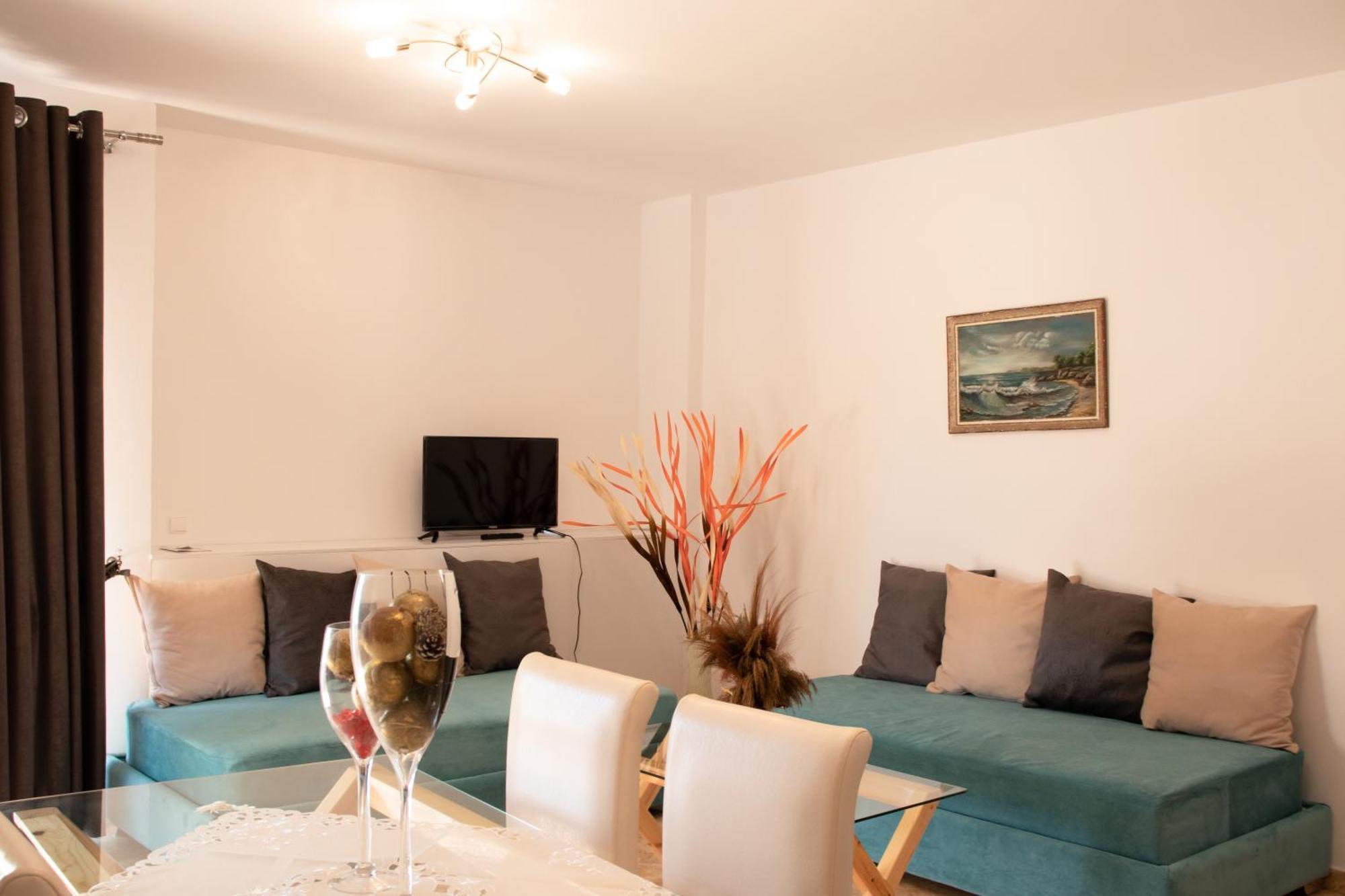 Flora Apartments Sarandë エクステリア 写真