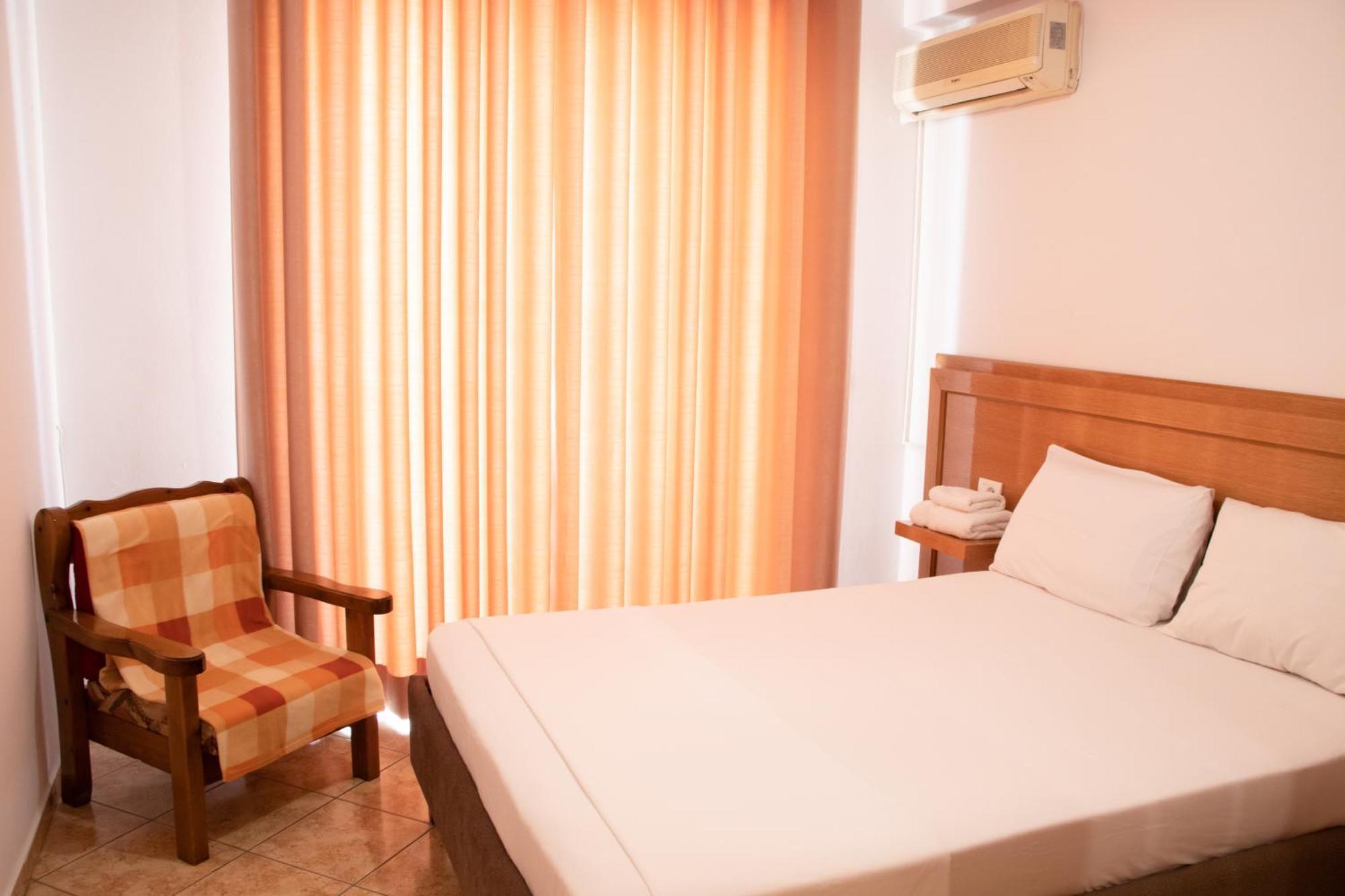 Flora Apartments Sarandë エクステリア 写真