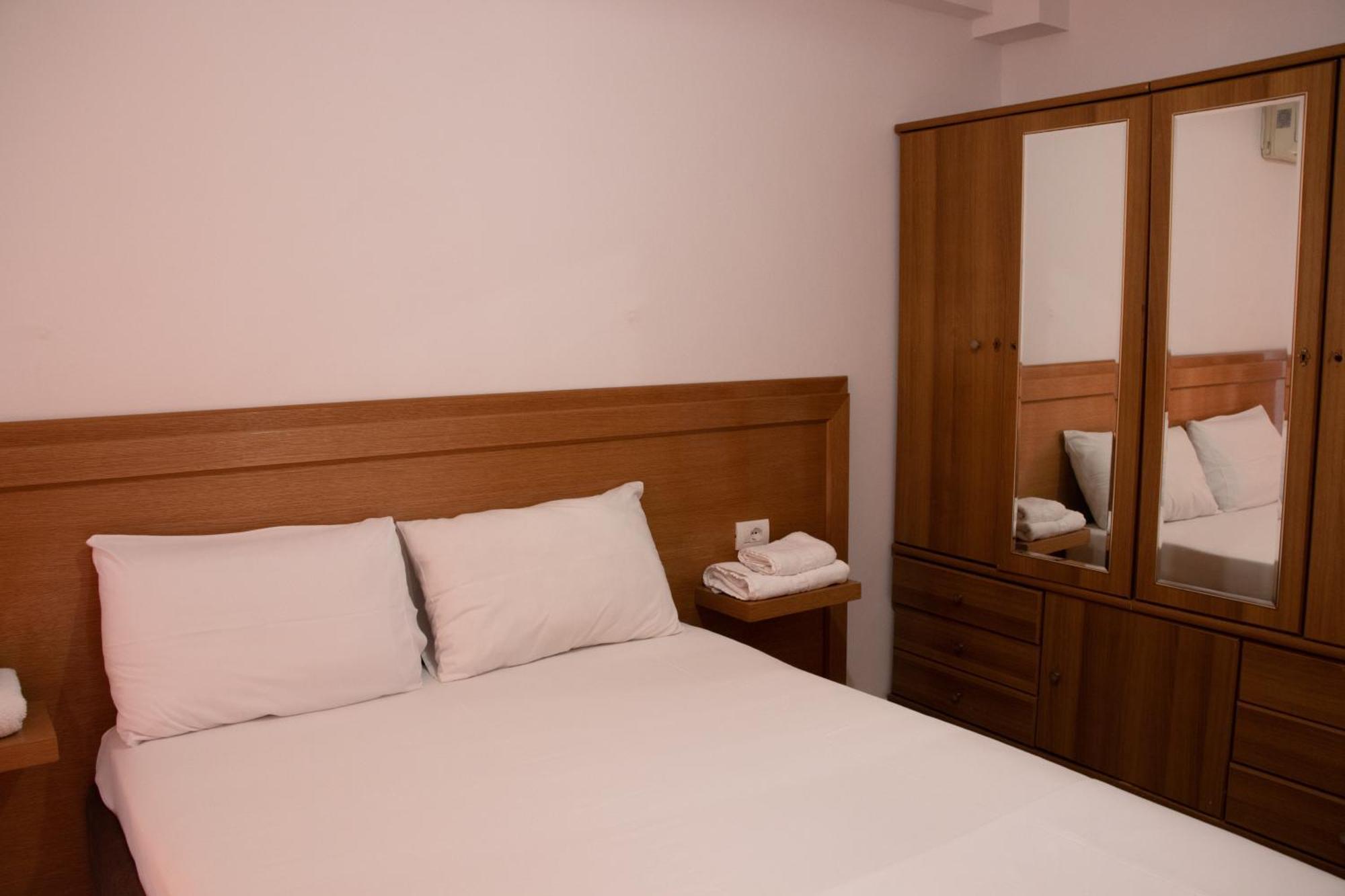 Flora Apartments Sarandë エクステリア 写真
