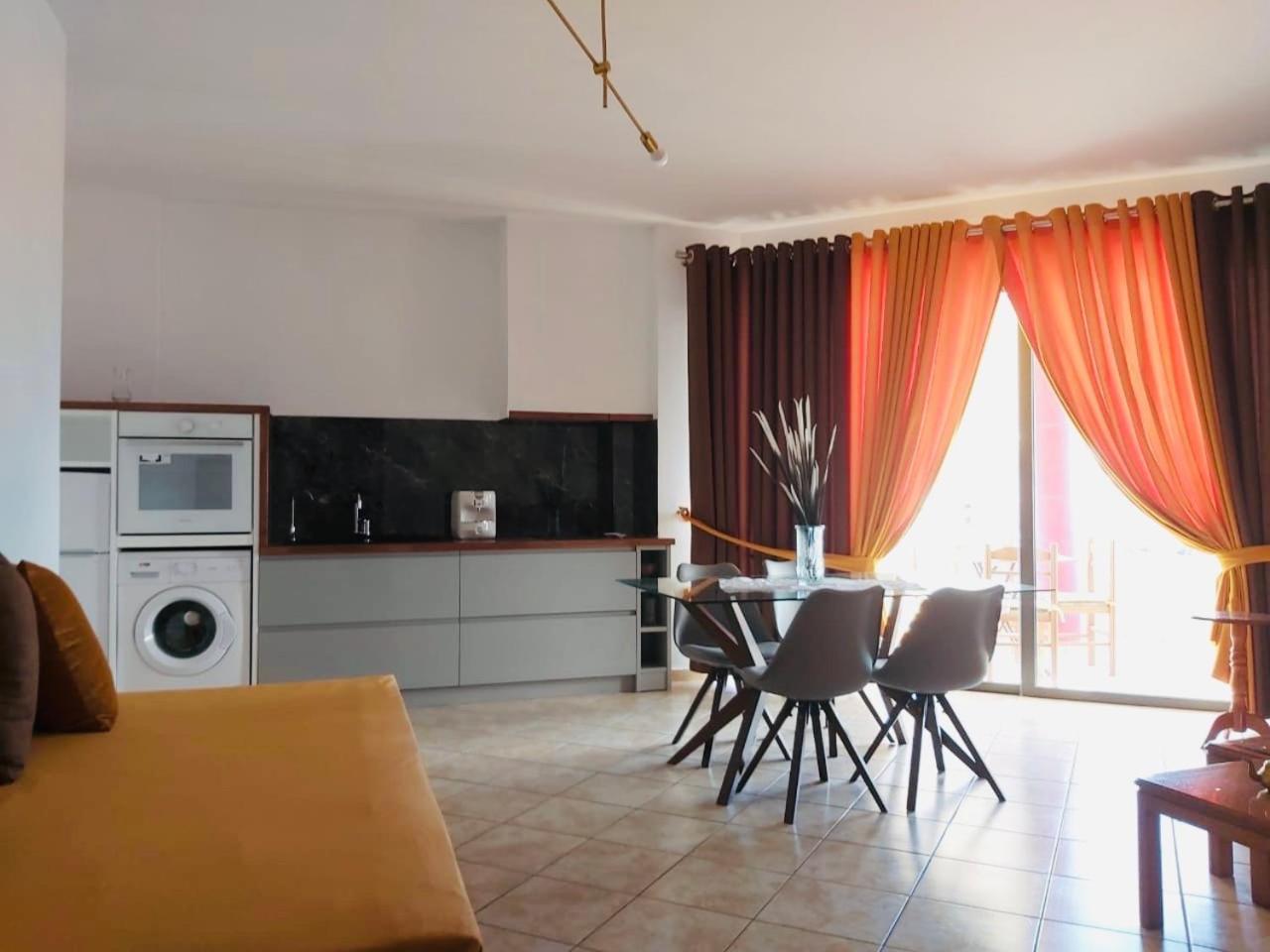 Flora Apartments Sarandë エクステリア 写真