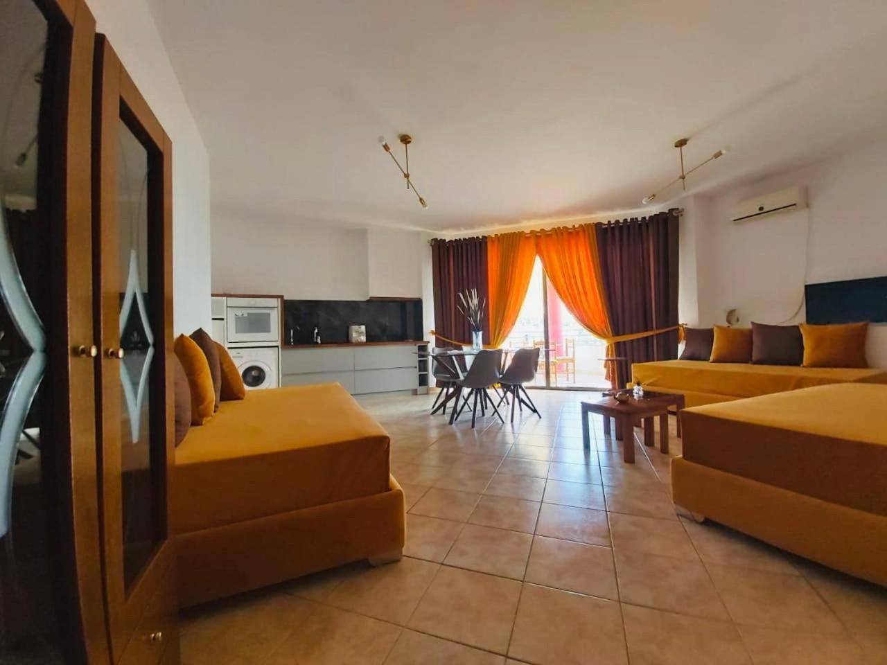 Flora Apartments Sarandë エクステリア 写真