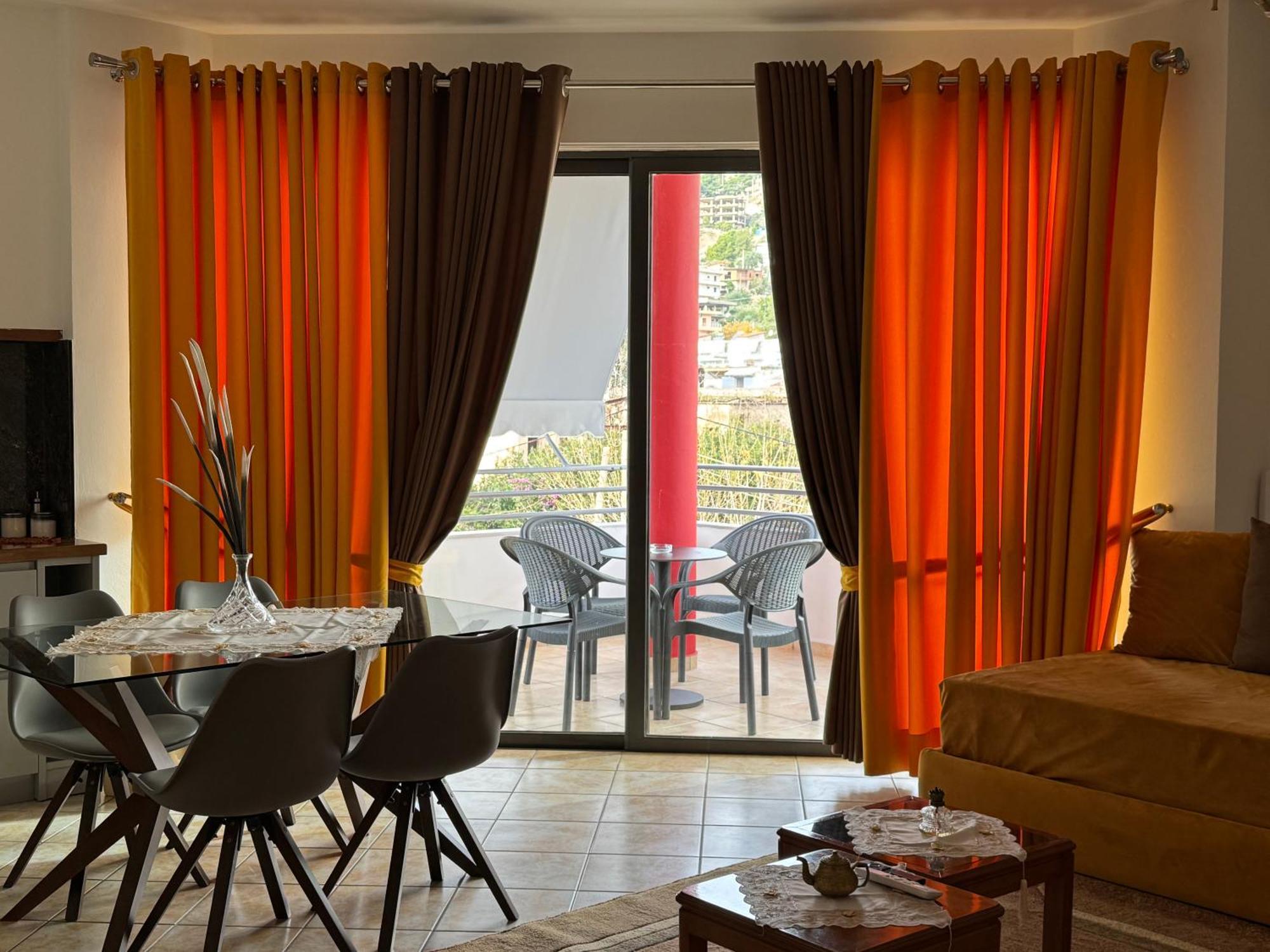 Flora Apartments Sarandë エクステリア 写真