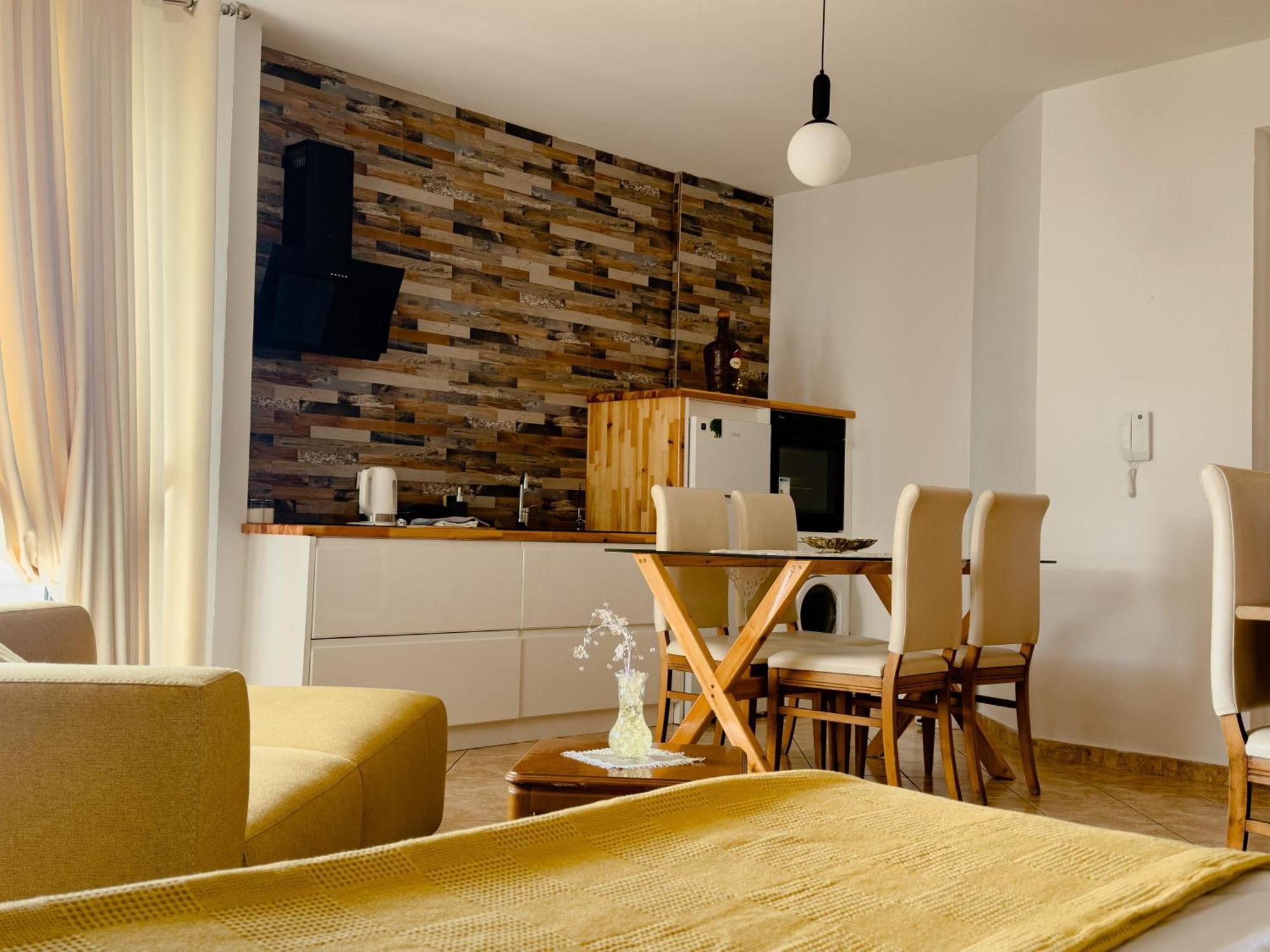 Flora Apartments Sarandë エクステリア 写真