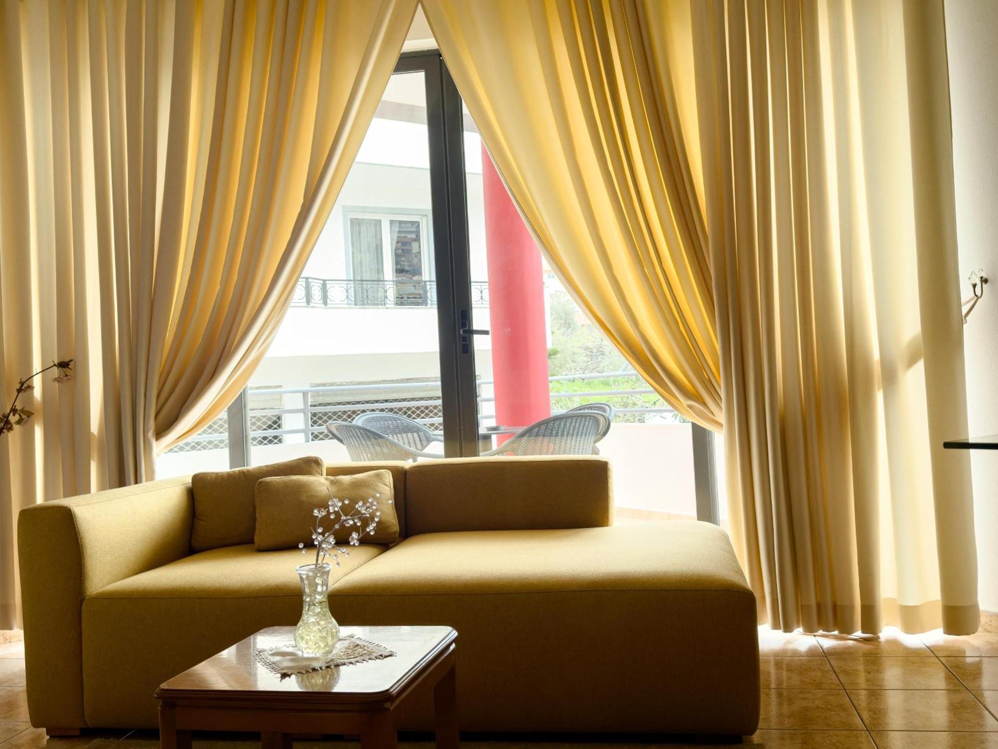 Flora Apartments Sarandë エクステリア 写真