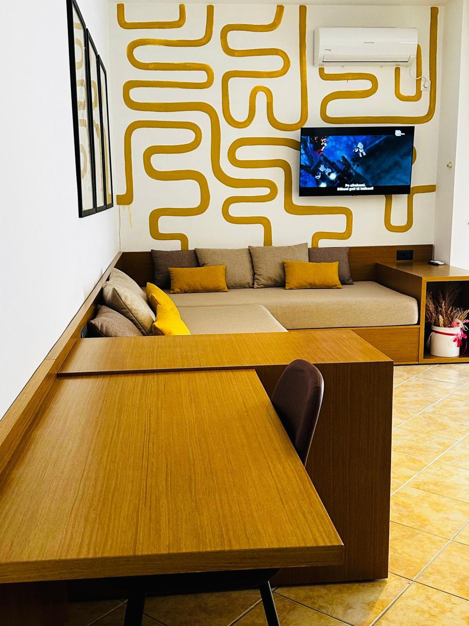 Flora Apartments Sarandë エクステリア 写真