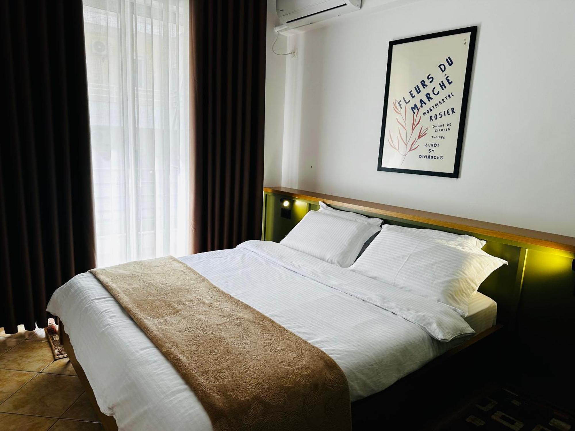 Flora Apartments Sarandë エクステリア 写真