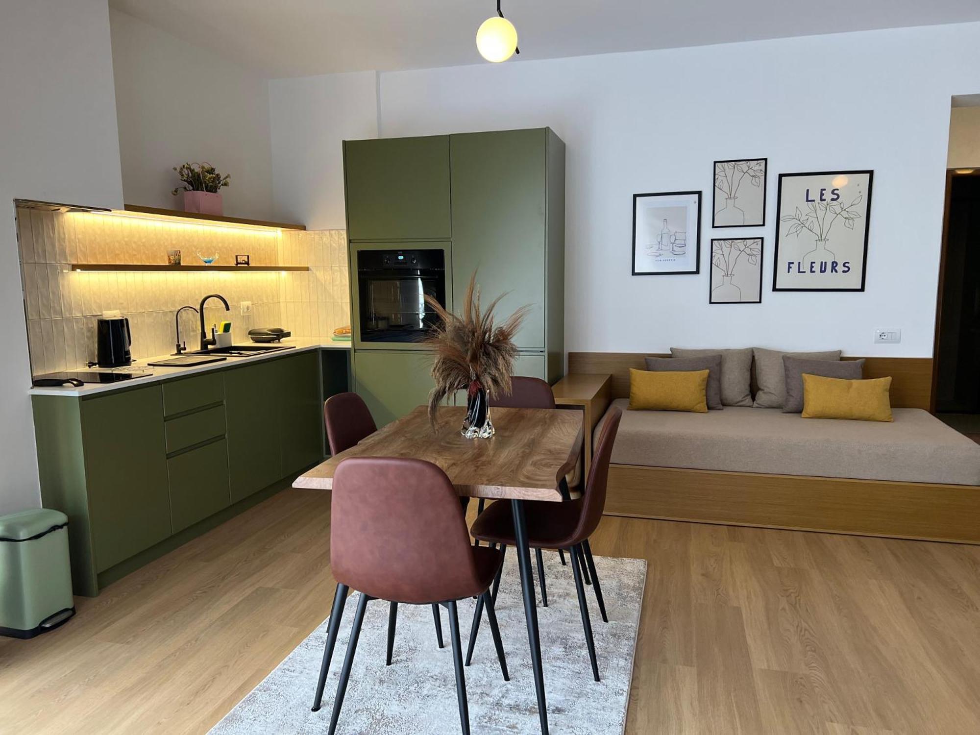 Flora Apartments Sarandë エクステリア 写真