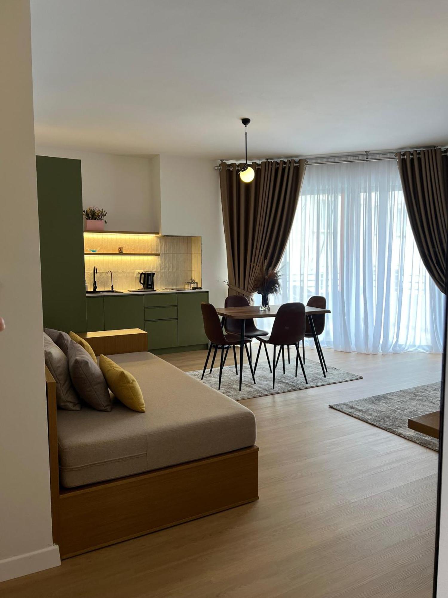 Flora Apartments Sarandë エクステリア 写真