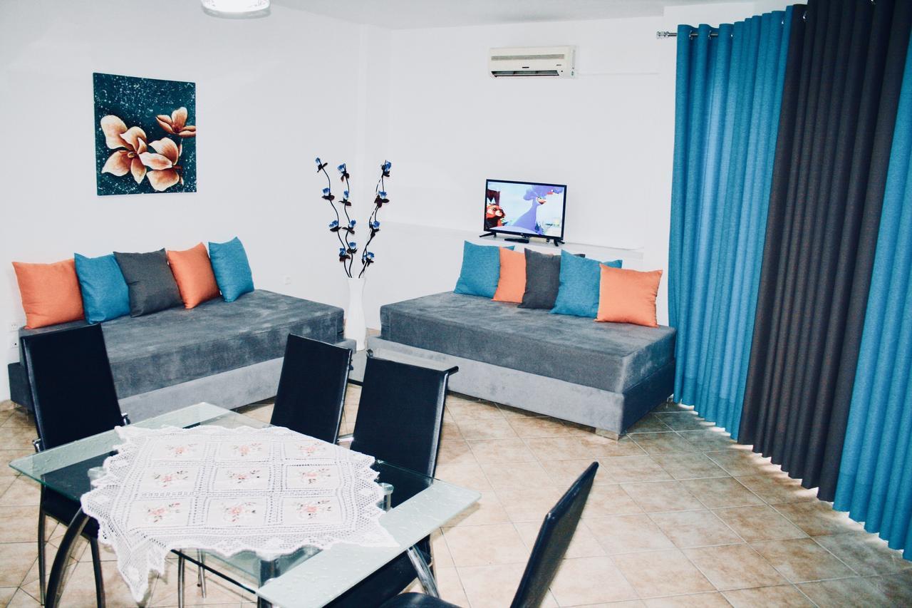 Flora Apartments Sarandë エクステリア 写真